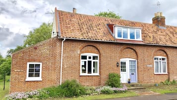 Cottage | Front of property