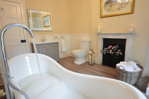 Shower, hair dryer - Henstead Hall (Beccles)