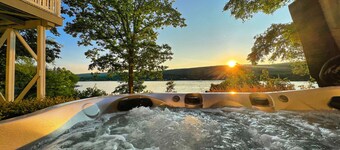 Lakefront Paradise | Dock • Hot Tub • Sleeps 10