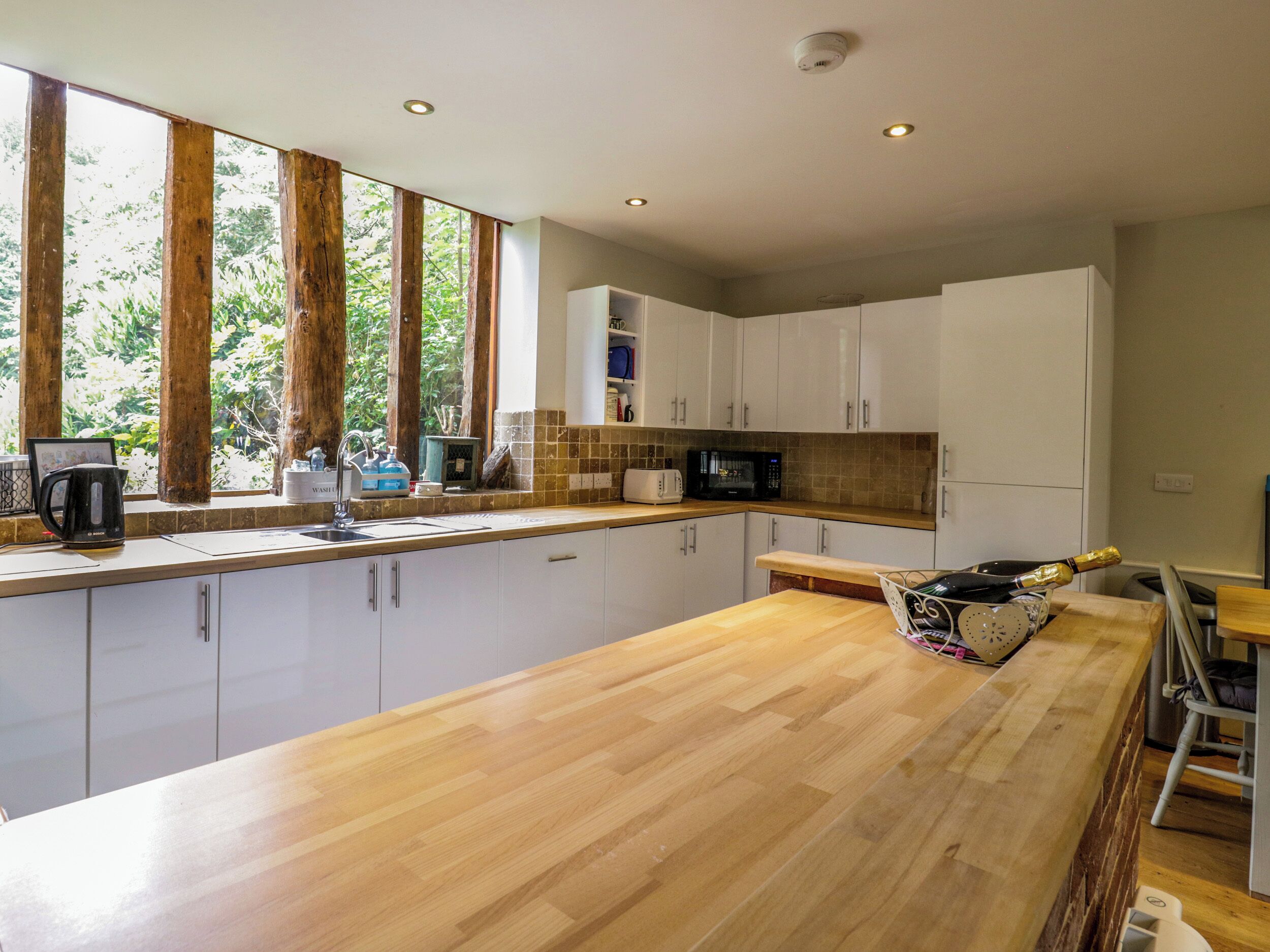 Cottage | Private kitchen | Fridge, dishwasher, cookware/dishes/utensils