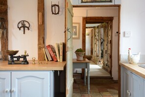 2 Schlafzimmer, individuell dekoriert, individuell eingerichtet