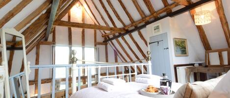 2 bedrooms, individually decorated, individually furnished, free WiFi