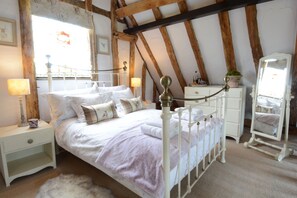 2 bedrooms, individually decorated, individually furnished, free WiFi