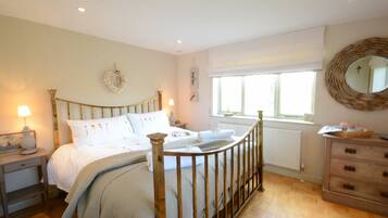 1 bedroom, individually decorated, individually furnished, free WiFi