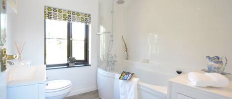 Cottage | Bathroom | Shower