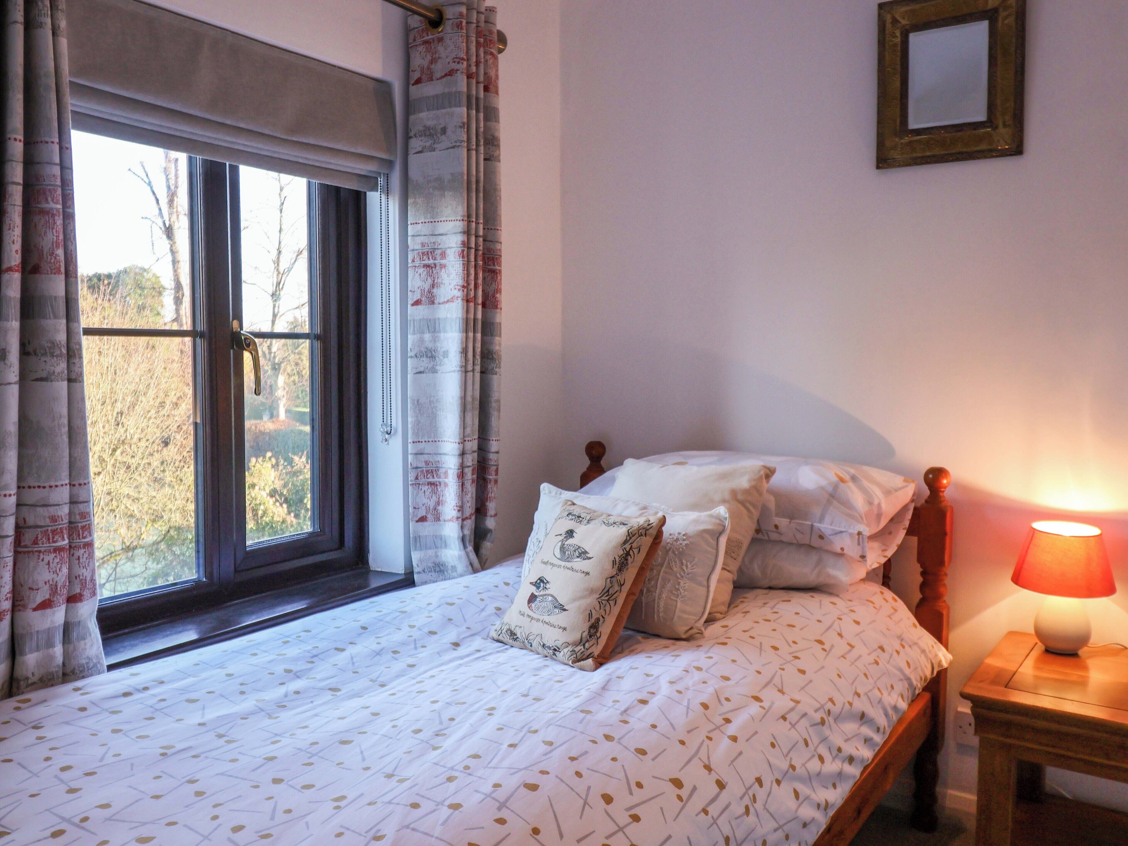 2 habitaciones, decoración personalizada y muebles diferentes 