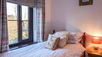 ์ฝํฐ์ง | 2 ๊ฐ์ ์นจ์ค, ๊ฐ๊ฐ ๋ค๋ฅธ ์คํ์ผ์ ์ธํ
๋ฆฌ์ด, ๊ฐ๊ฐ ๋ค๋ฅด๊ฒ ๊ฐ๊ตฌ ๋น์น, ๋ฌด๋ฃ WiFi