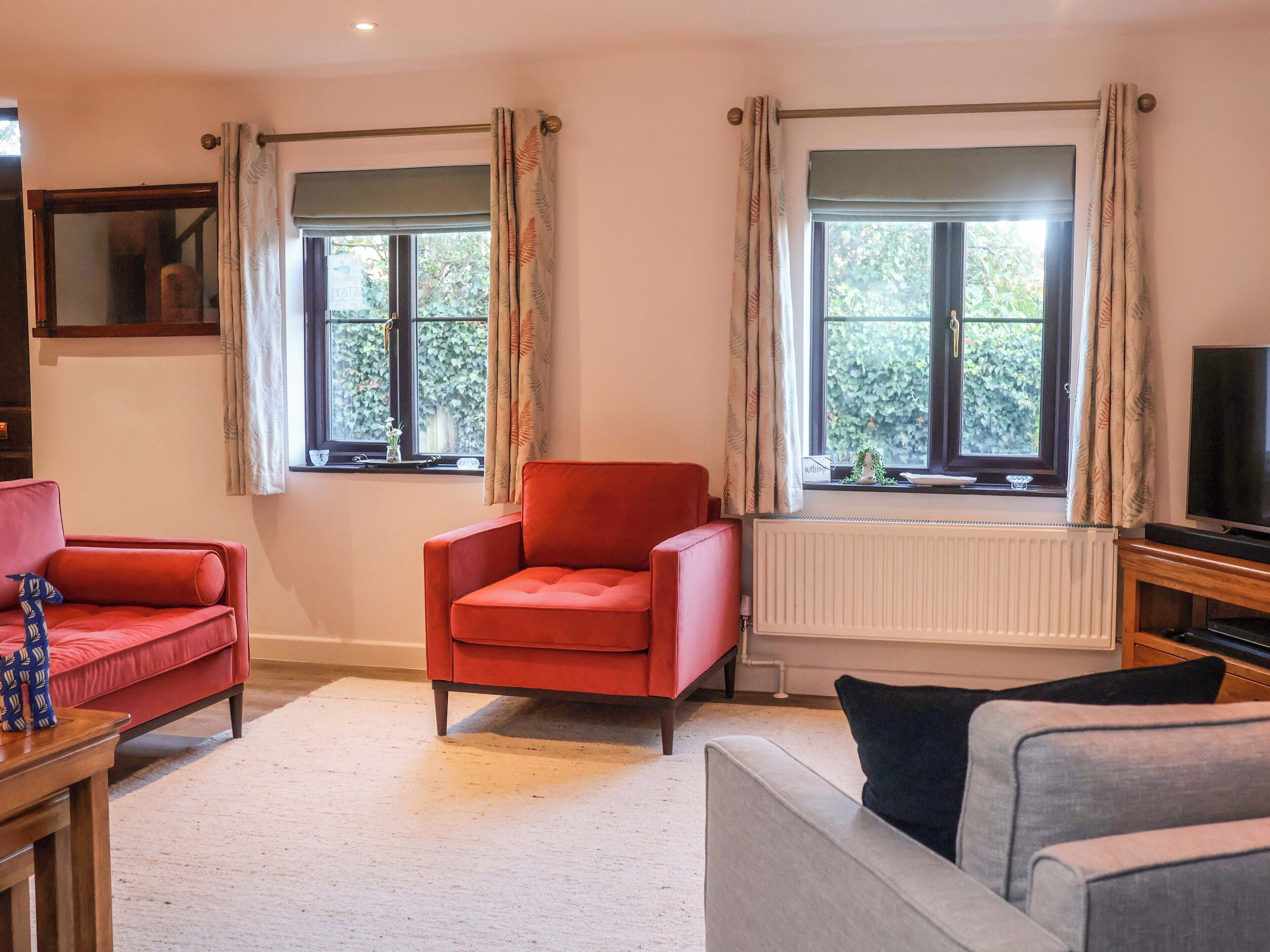 Cottage | Living area | Fireplace, DVD player