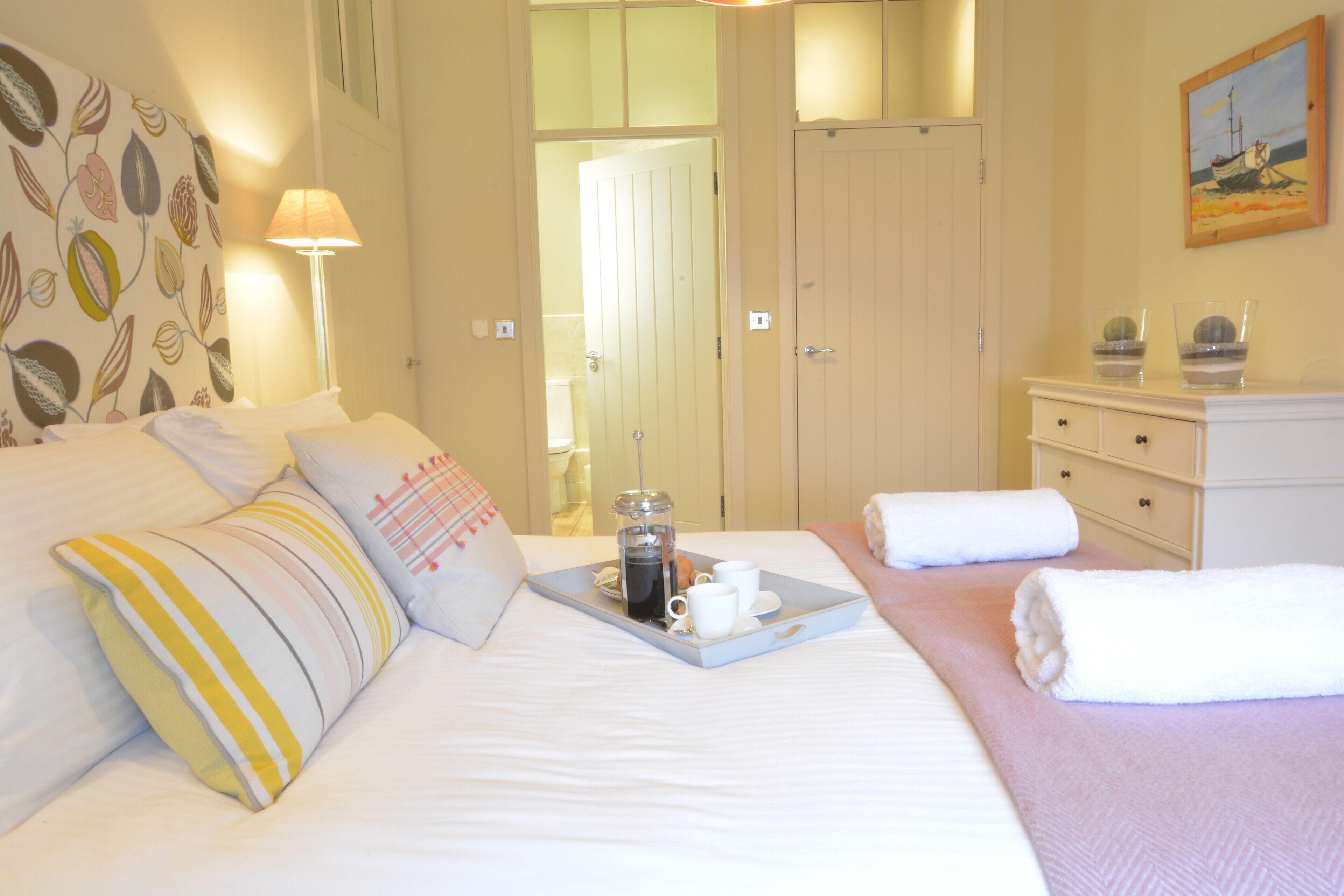 3 habitaciones, decoración personalizada y muebles diferentes 