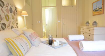 Skimming Stones, Aldeburgh