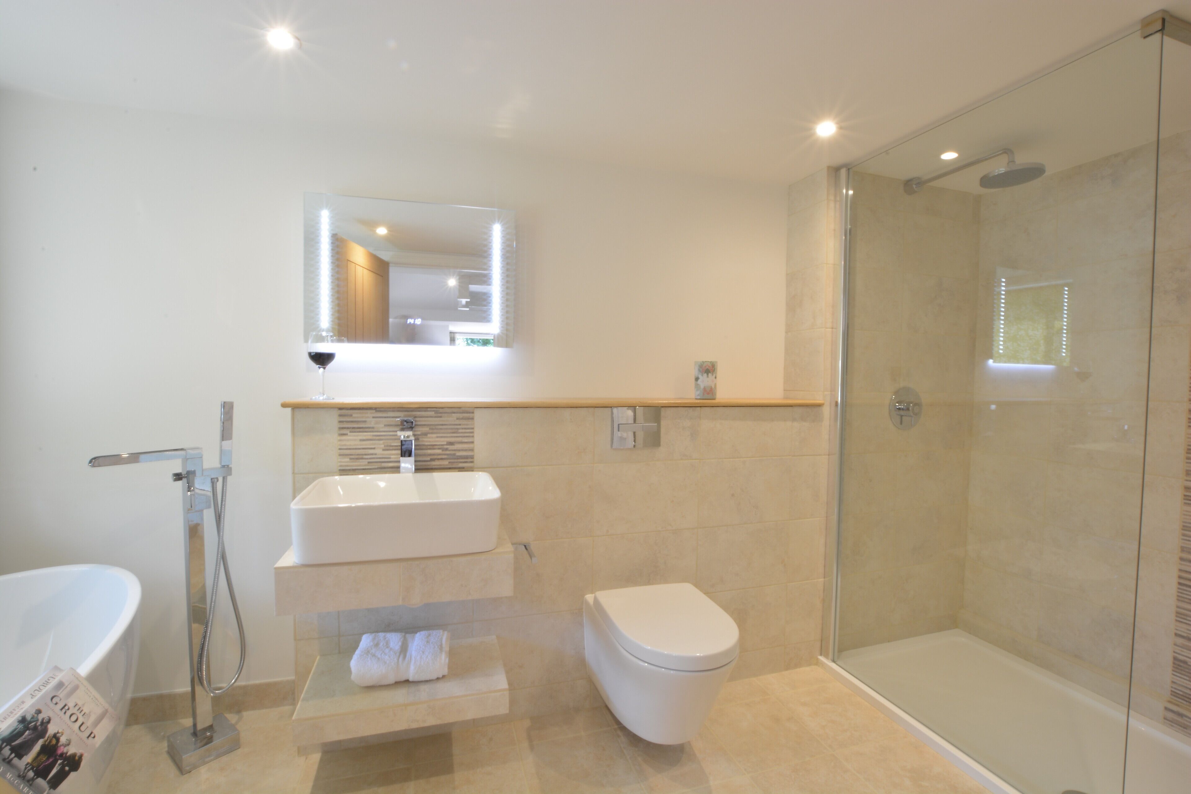 淋浴设施、吹风机