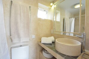 Shower - Robert Sadler's Studio (Aldeburgh)