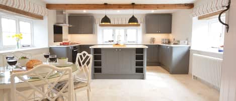 Fridge, dishwasher, cookware/dishes/utensils