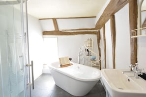 Cottage | Bathroom - The White House With Studio (Harleston)