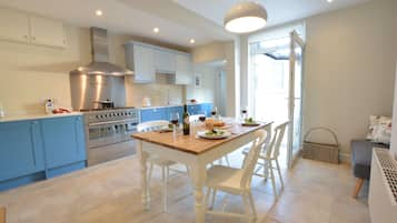 Fridge, dishwasher, cookware/dishes/utensils
