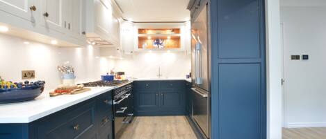 Fridge, dishwasher, cookware/dishes/utensils