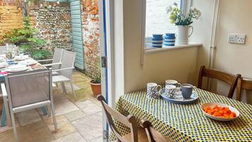 Cottage | Dining