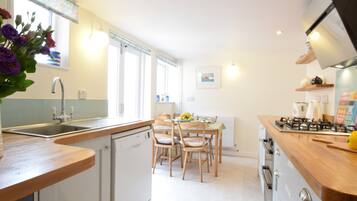 Fridge, dishwasher, cookware/dishes/utensils