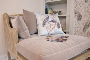 4 bedrooms, individually decorated, individually furnished, free WiFi - Napier House, Southwold (Reydon)