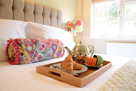 2 bedrooms, individually decorated, individually furnished, free WiFi