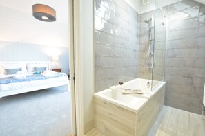 5 Schlafzimmer, individuell dekoriert, individuell eingerichtet