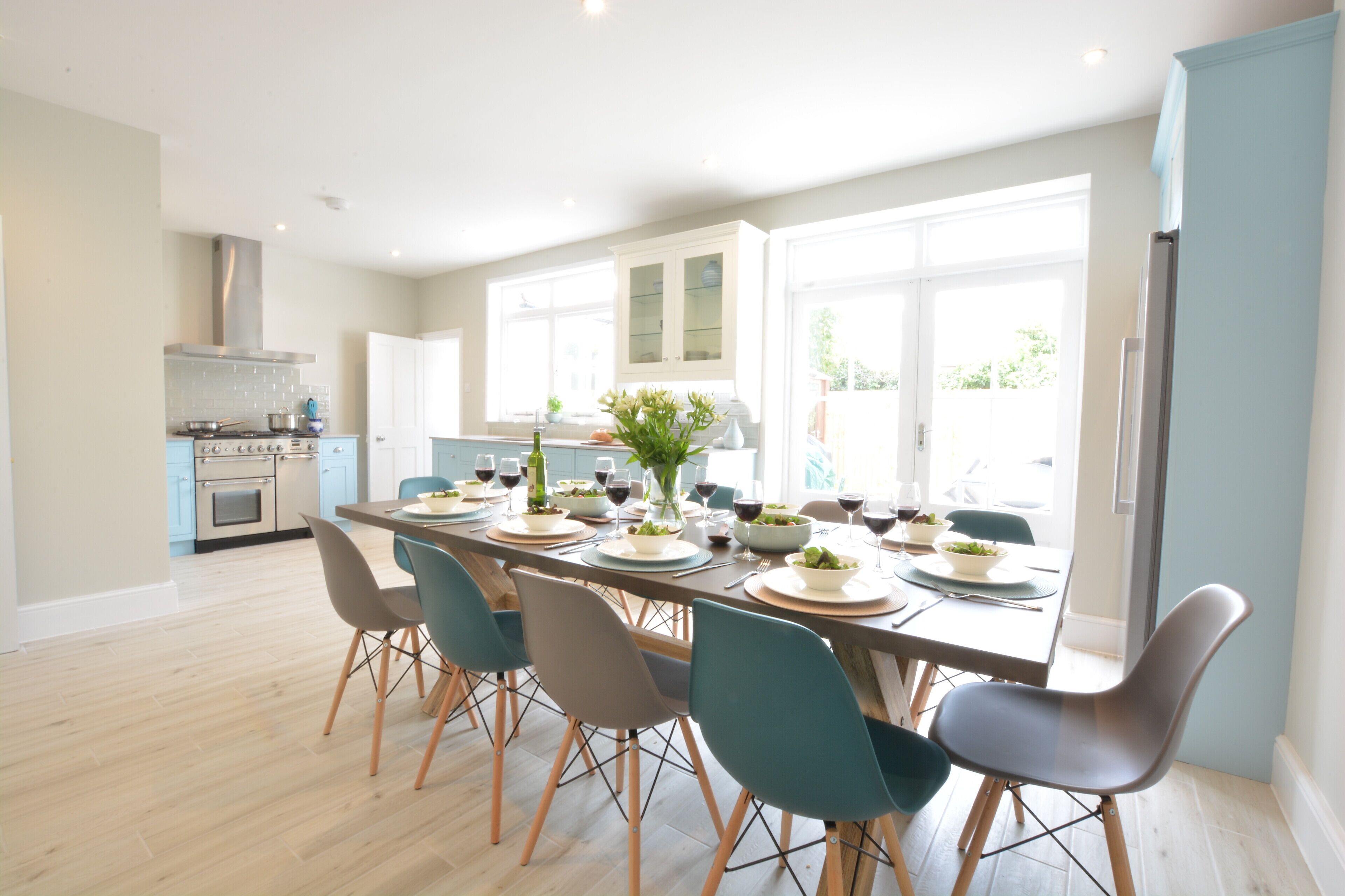 Fridge, cookware/dishes/utensils