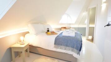 3 bedrooms, individually decorated, individually furnished, free WiFi