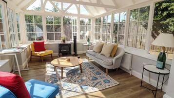 Cottage | Living area