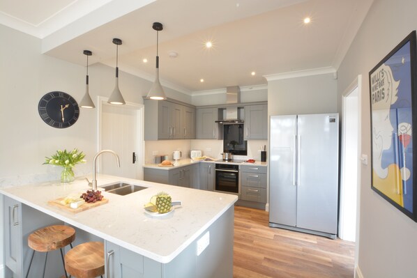 Fridge, dishwasher, cookware/dishes/utensils