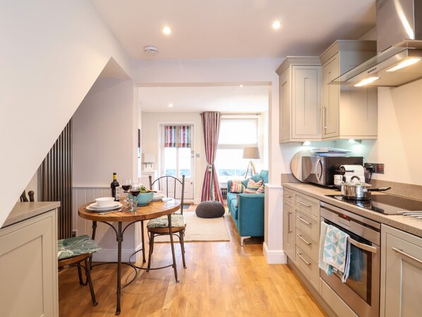Cottage | Private kitchen | Fridge, dishwasher, cookware/dishes/utensils - 51 Tern Cottage, Aldeburgh (Aldeburgh)