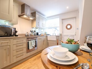 Cottage | Private kitchen | Fridge, dishwasher, cookware/dishes/utensils - 51 Tern Cottage, Aldeburgh (Aldeburgh)