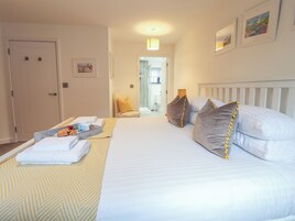 Cottage | 3 bedrooms, individually decorated, individually furnished, free WiFi