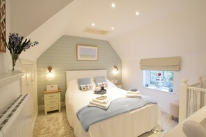 2 bedrooms, individually decorated, individually furnished, free WiFi - The Smokehouse Cottage (Reydon)