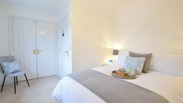 2 bedrooms, individually decorated, individually furnished, free WiFi