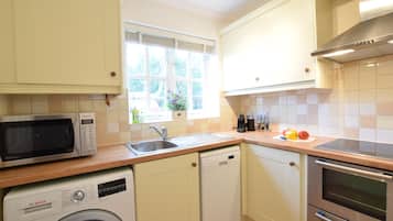 Fridge, dishwasher, cookware/dishes/utensils