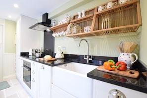 Cookware/dishes/utensils