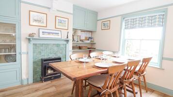 Cottage | Dining