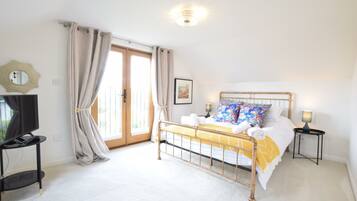 5 bedrooms, individually decorated, individually furnished, free WiFi