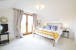 5 bedrooms, individually decorated, individually furnished, free WiFi