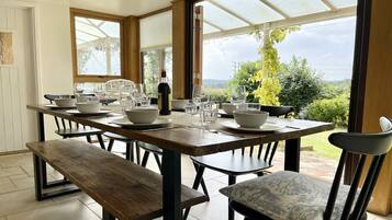 Fridge, dishwasher, cookware/dishes/utensils