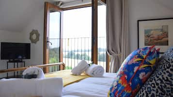 5 bedrooms, individually decorated, individually furnished, free WiFi