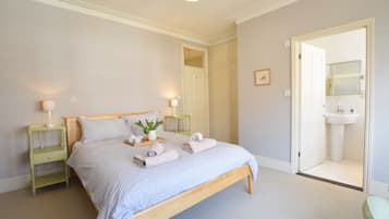 3 dormitorios, decoración individual, mobiliario individual