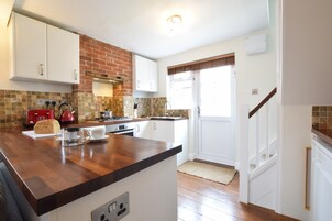 Fridge, dishwasher, cookware/dishes/utensils