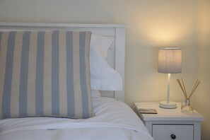 1 bedroom, individually decorated, individually furnished, free WiFi - 1 Tailors Cottage, Woodbridge (Woodbridge)