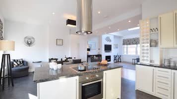 Fridge, cookware/dishes/utensils