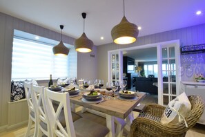 Frigorifero, lavastoviglie, pentole/stoviglie/utensili