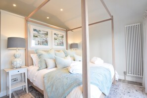 4 camere, con stile personalizzato, con arredamento individuale