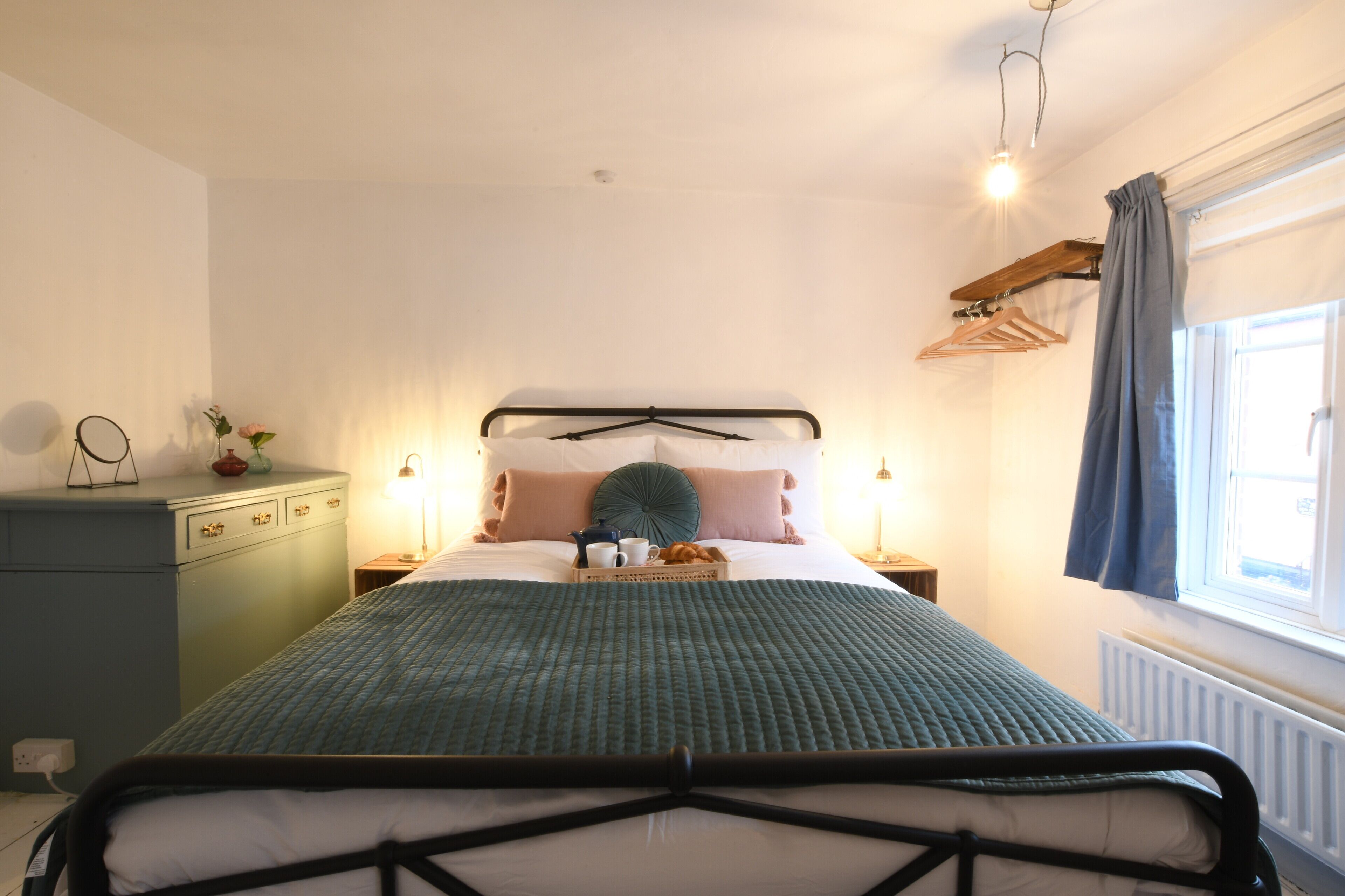 3 habitaciones, decoración personalizada y muebles diferentes 