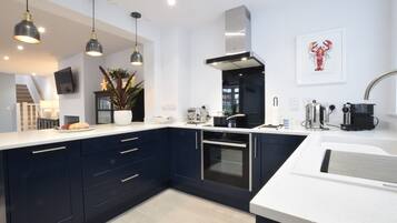 Fridge, dishwasher, cookware/dishes/utensils