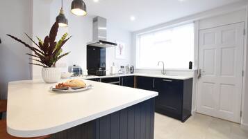 Fridge, dishwasher, cookware/dishes/utensils